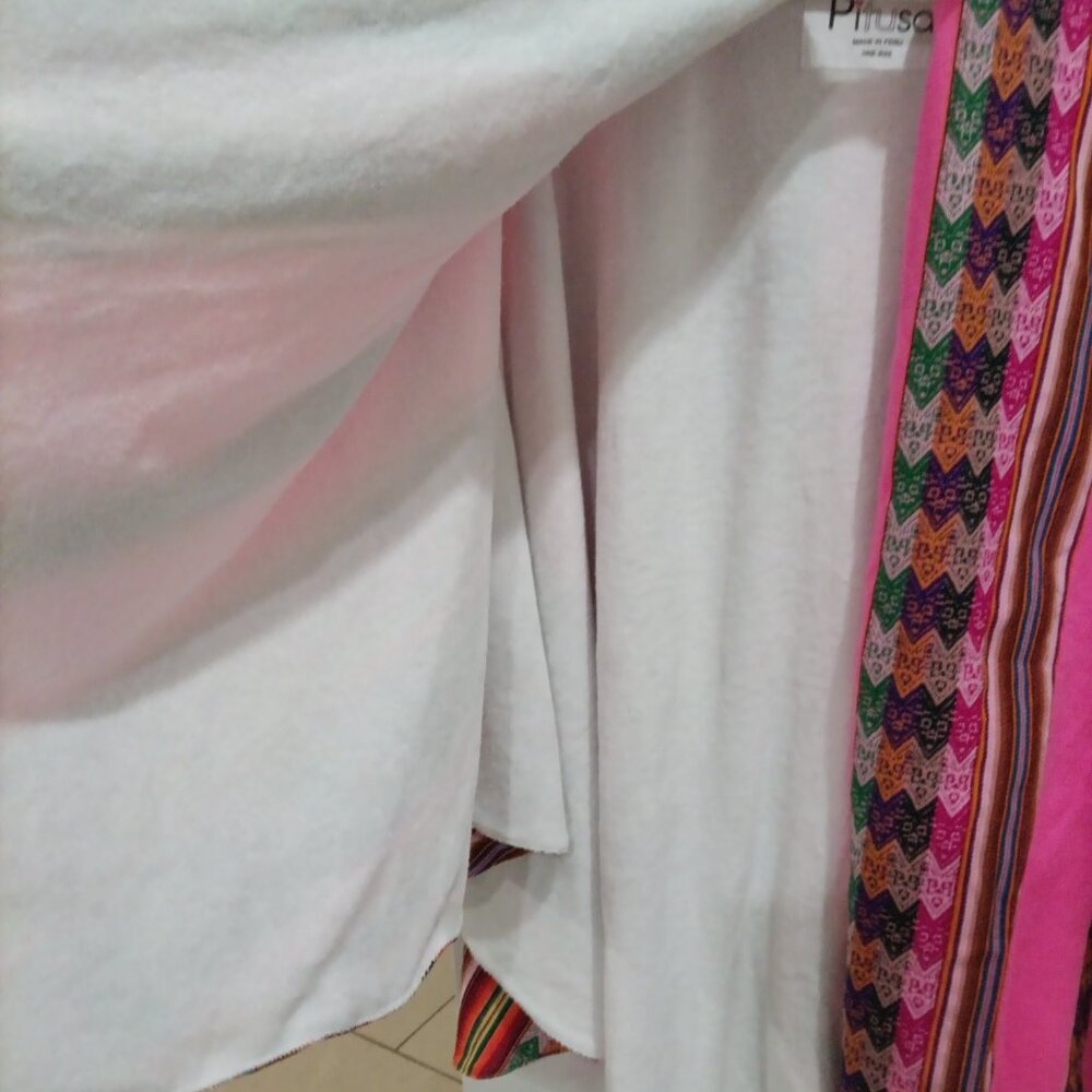 Pitusa Peruvian-style Hooded Poncho - Picture 5 of 9